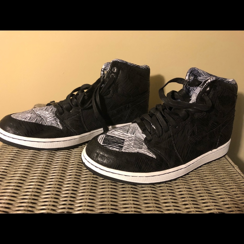Shoes - Picture 1 of 8